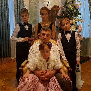 Участники программ фонда Даунсайд Ап посетили Инклюзивный Осенний Бал в усадьбе Люблино